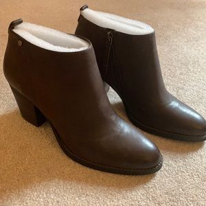 🍁Nine West brown ankle bootie 🍂